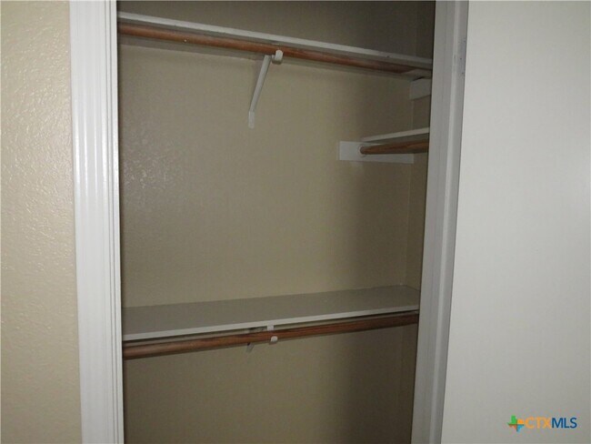 Building Photo - 1602 Benttree Dr