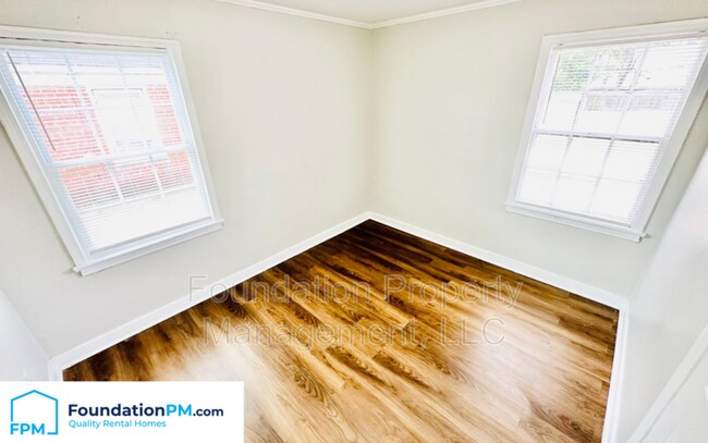 Building Photo - 2774 Dunn Ave