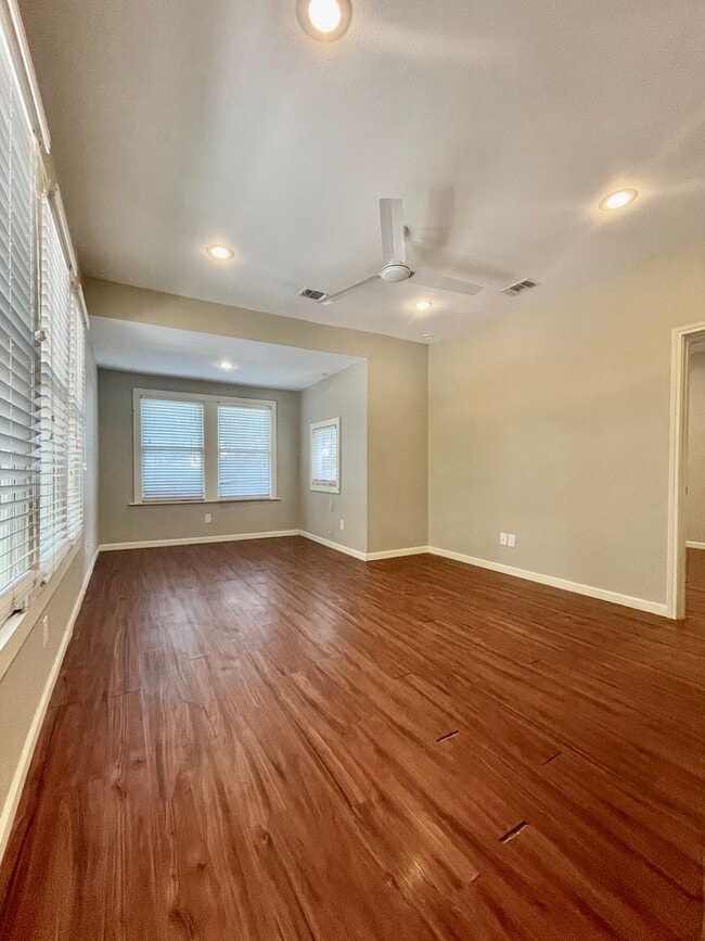 Building Photo - 333 W Hutchison St