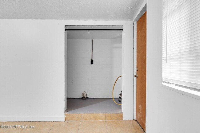 Building Photo - 9155 Sibbald Rd
