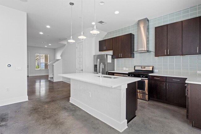 Building Photo - 8922 Menchaca Rd