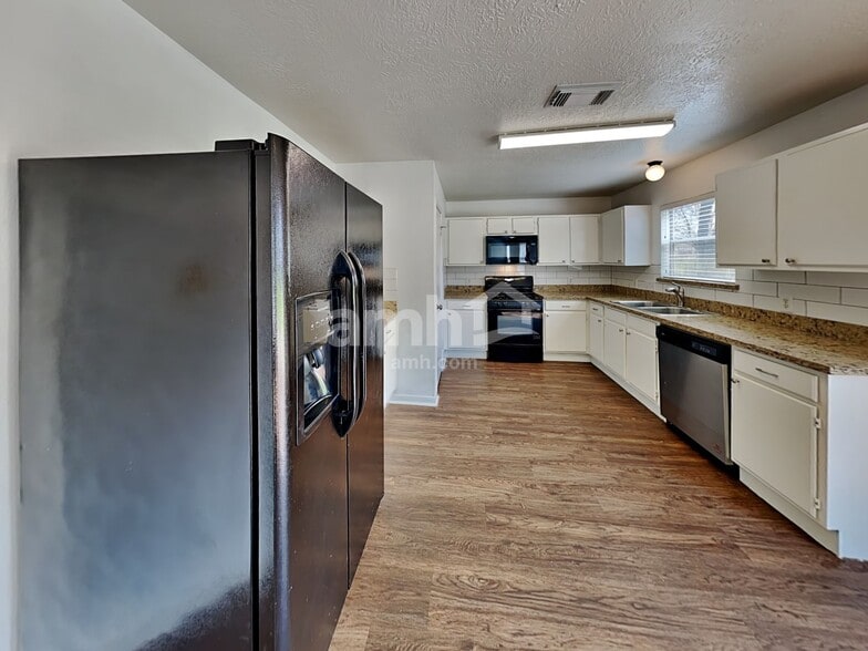 Building Photo - 5349 Yale Dr