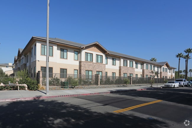 Building Photo - Emerald Court