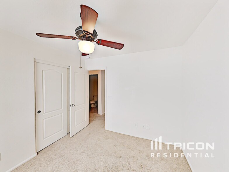 Building Photo - 1275 E Shari St