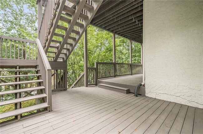 Building Photo - 700 S Brighton Ct