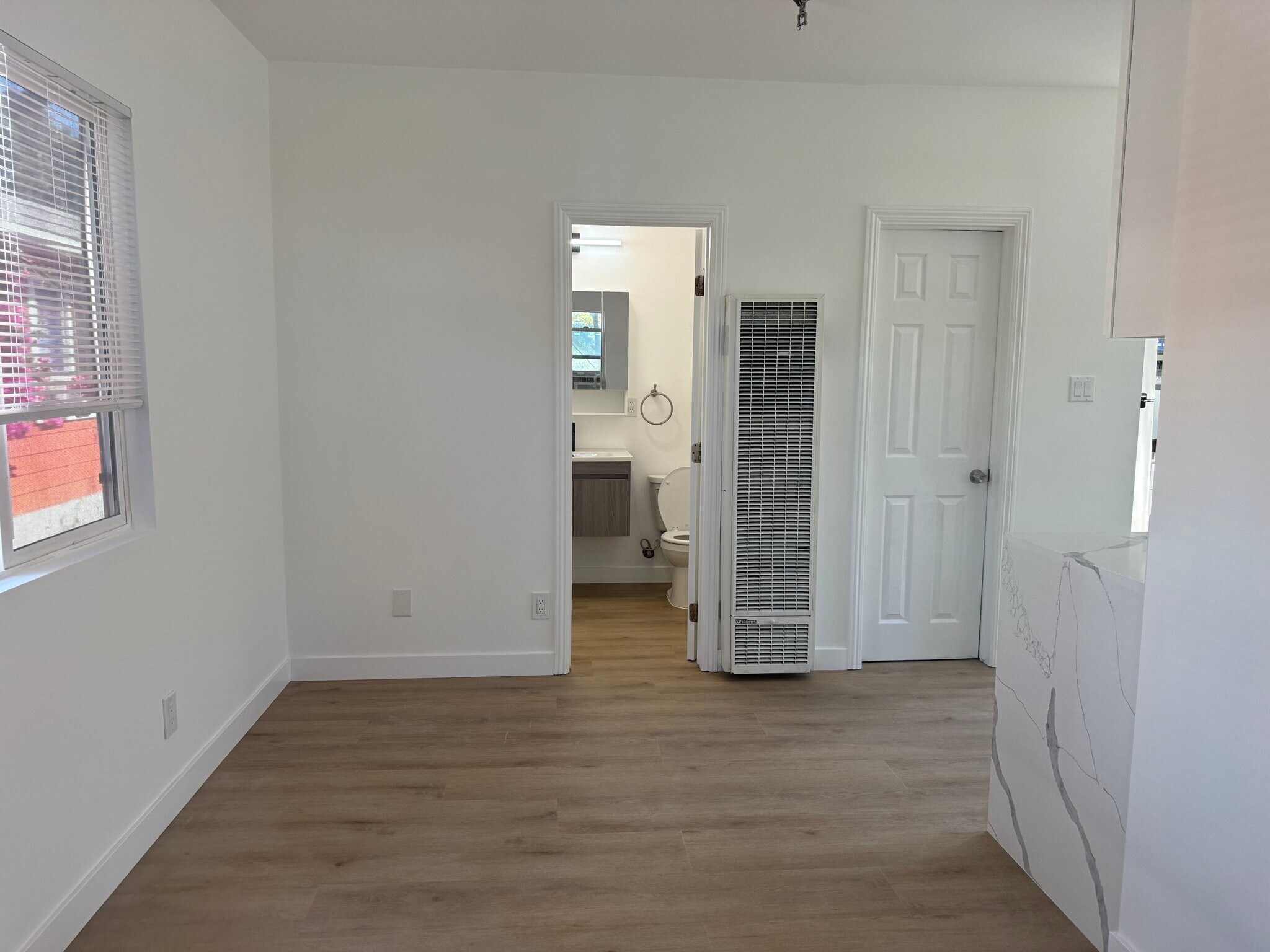 Building Photo - 359 W Amar St