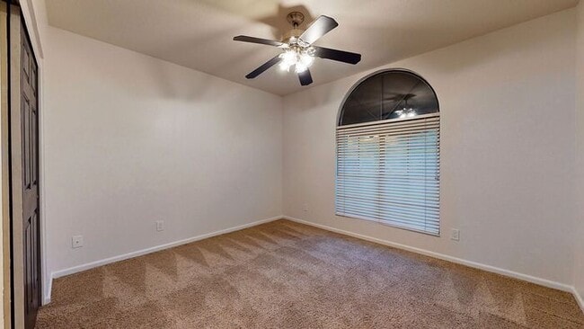 Building Photo - Very nice single level home