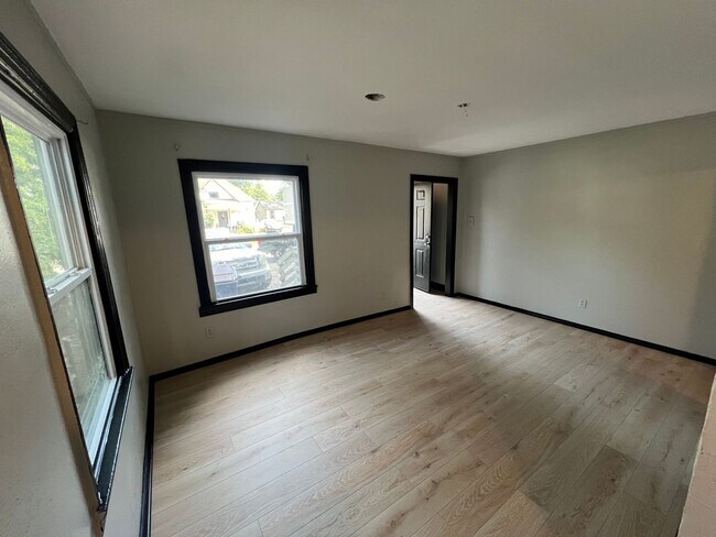 Building Photo - 906 S 19th St