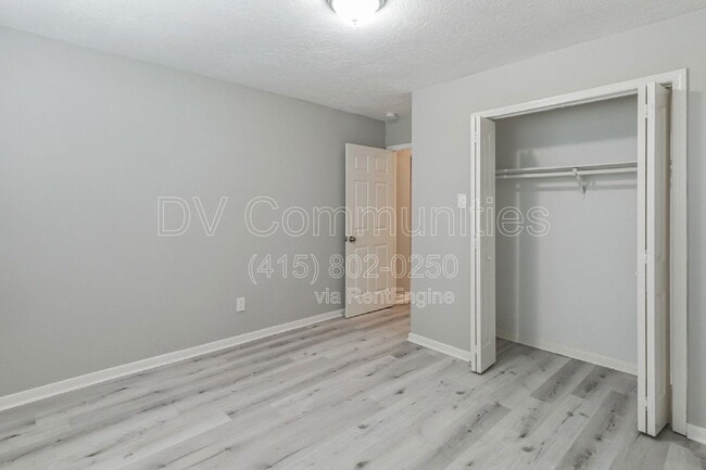 Building Photo - 2107 Lamar Dr