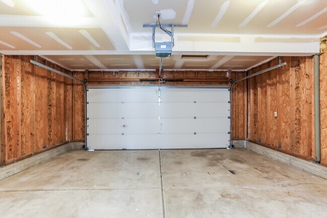 Building Photo - Spacious 3-bedroom Home in Groveport, OH