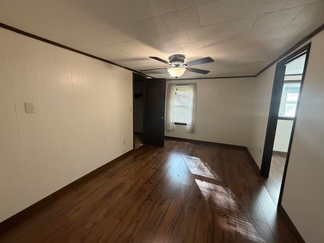 Building Photo - 122 Helm Rd