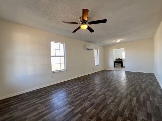 Building Photo - Charming Home in Levelland