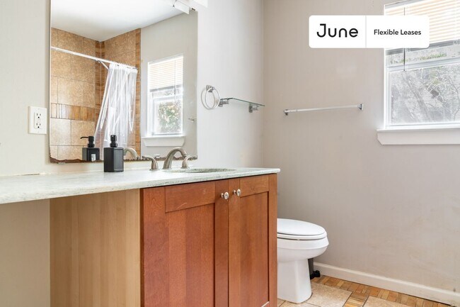 Building Photo - 1001 Gullett Street