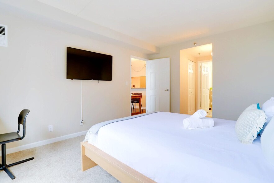 Building Photo - 401 12th St S