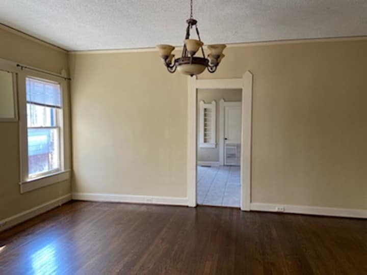 Building Photo - 617 10th Ct S