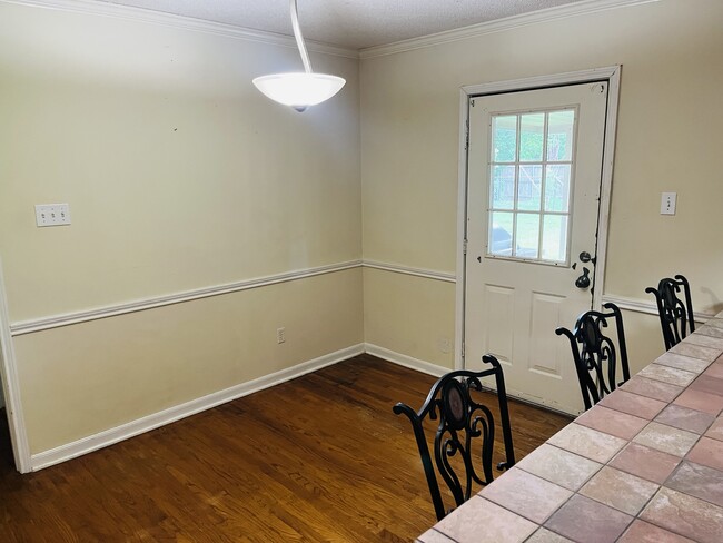 Building Photo - 5808 Hiawatha Dr