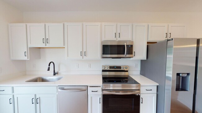Building Photo - Charming Two Bedroom Townhomes With Flex R...