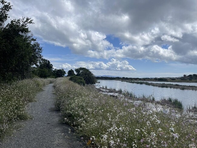 Building Photo - 138 Del Oro Lagoon