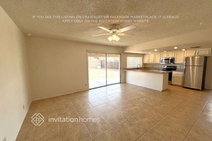 Building Photo - 1129 E Hampton Cir