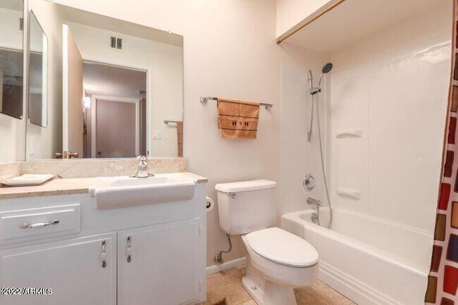 Building Photo - 10138 W Pinehurst Dr