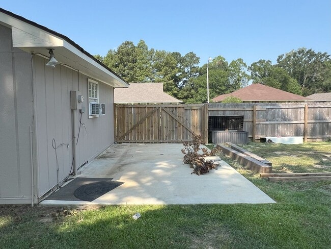 Building Photo - Woodlawn Estates