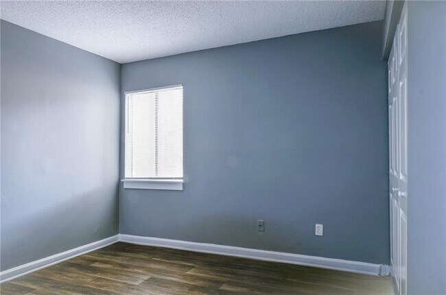 Building Photo - 3575 Oakvale Rd