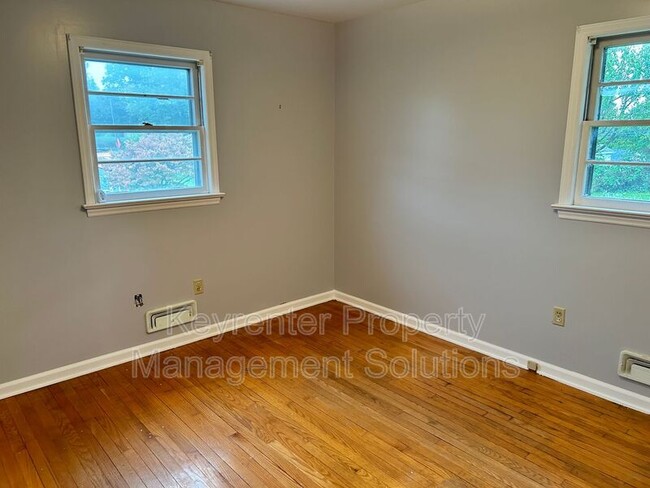 Building Photo - 2212 Third St.