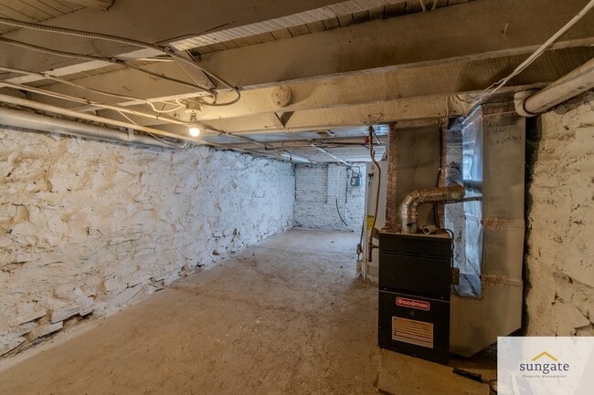 Building Photo - 1343 Sargeant St