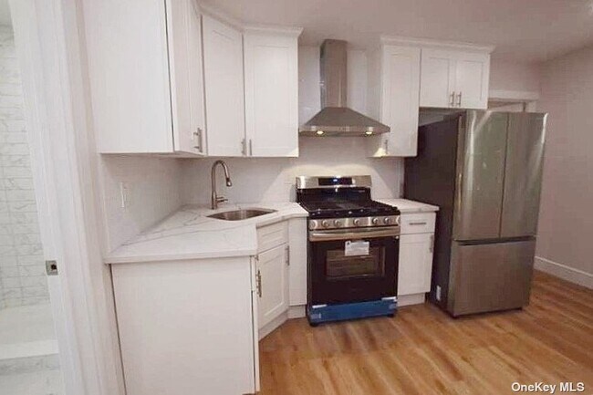 Building Photo - 74 Davis St