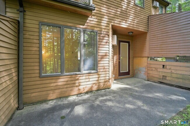 Building Photo - 44 Tolland Ave