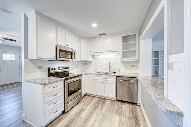 Building Photo - 3105 W 21st Ct