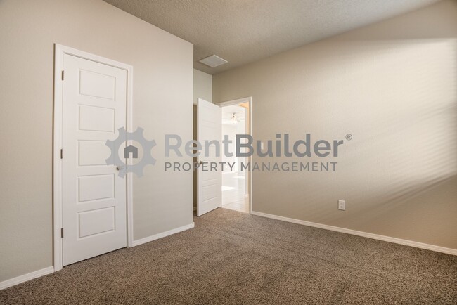 Building Photo - Lease Pending - Please apply at your own d...