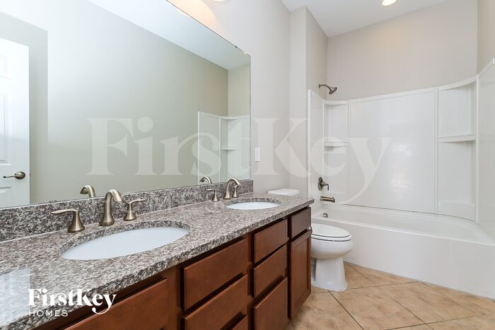Building Photo - 8741 Hinsdale Heights Dr