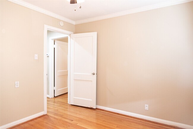 Building Photo - 5564 Aspen St