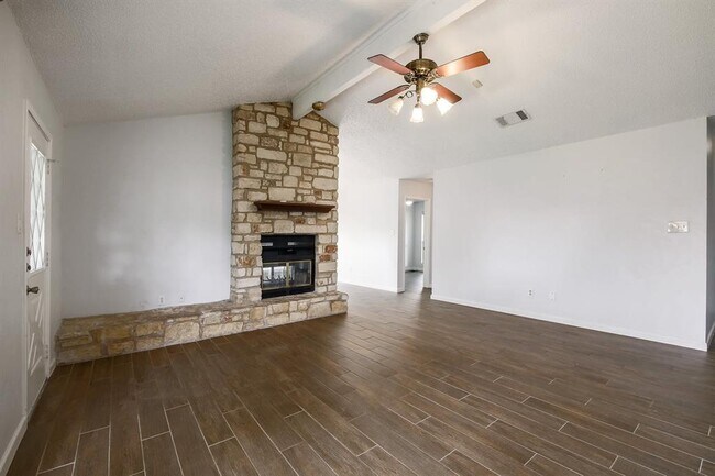 Building Photo - 2107 Laura Ct