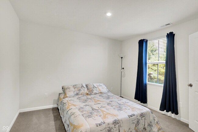 Building Photo - 910 Red Hls Ct