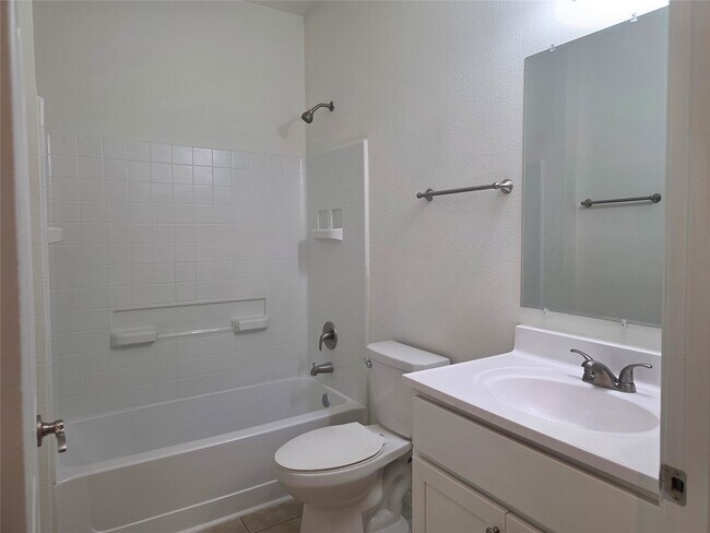 Building Photo - 6102 White Oak Dr