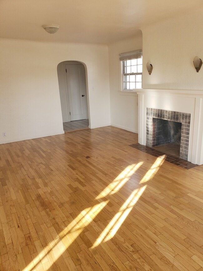 Building Photo - 302 Miles Ave