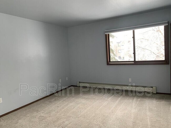 Building Photo - 1670 Eastridge Dr