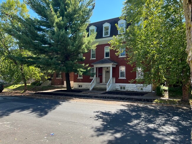 Primary Photo - 3118 Miami St