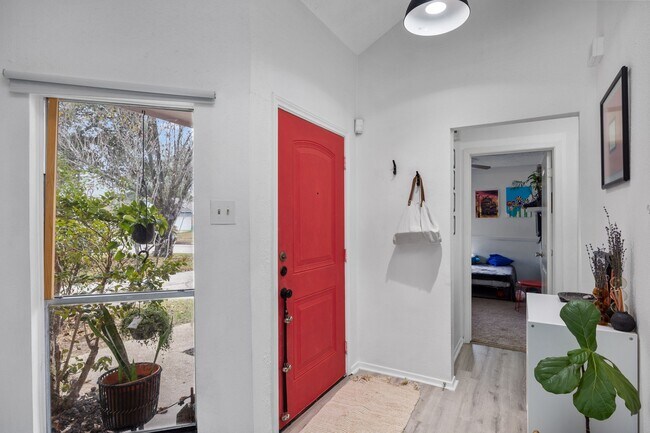 Building Photo - 9306 Crescent Moon Dr