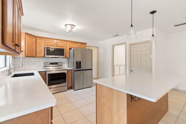 Building Photo - Lake Forest Golf Community