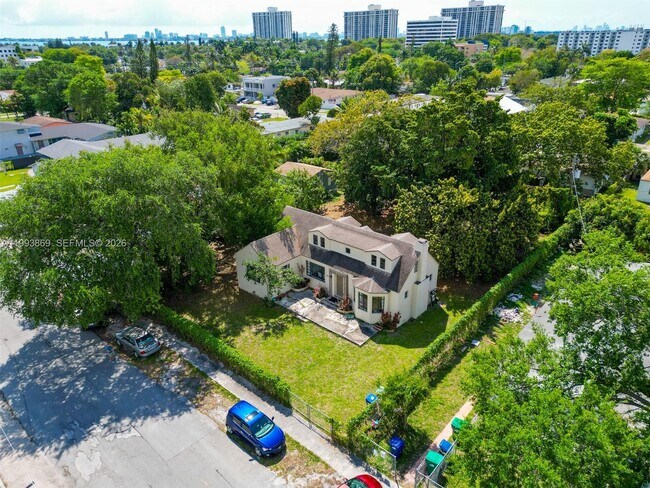 Building Photo - 1238 NE 112th St