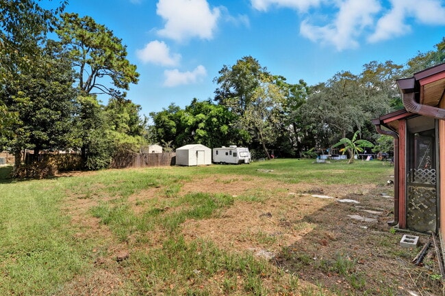 Building Photo - 843 Georgia Ave