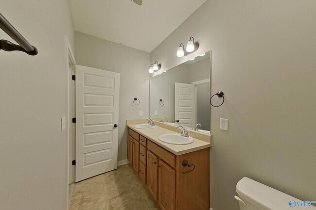 Building Photo - 45 HAWK LN