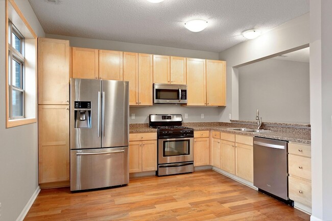 Building Photo - 737 Victoria Street S