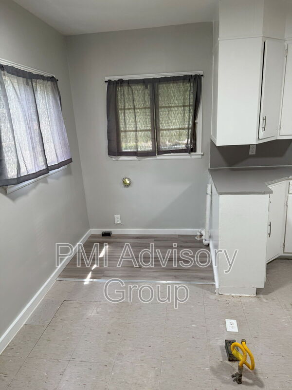 Building Photo - 3701 SW Munson Ave
