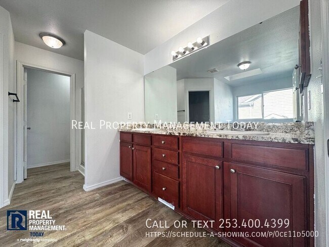 Building Photo - 4788 Okanogan Dr SE