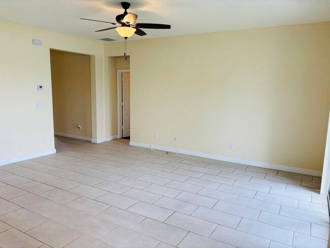Building Photo - 12512 NW Stanis Ln