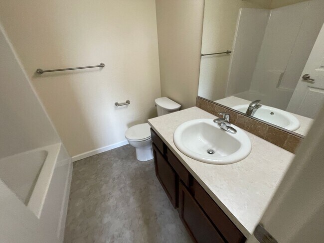 Building Photo - 569